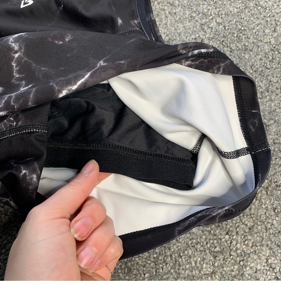 BuffBunny black marble peekaboo crop top - Picture 9 of 9